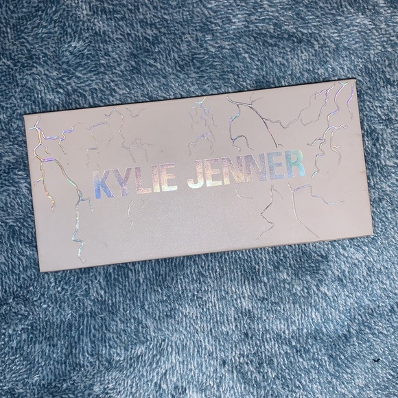 Kylie cosmetics eye of the storm palette - Picture 2 of 7